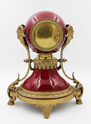 Каминные часы с двумя канделябрами